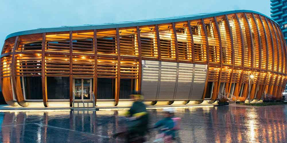 Unicredit Pavilion illuminato, sede della giornata mondiale contro gli sprechi 2017 organizzata da E.ON