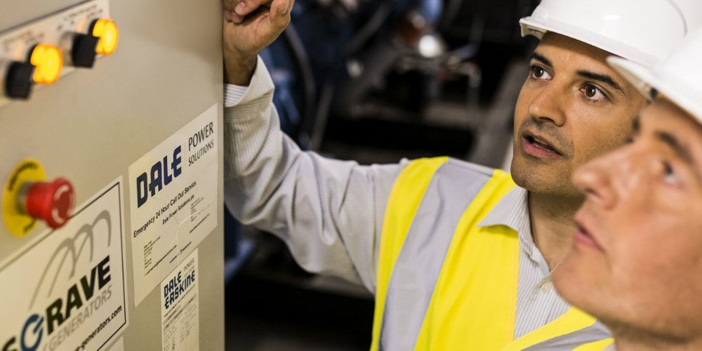 Due tecnici controllano un impianto di cogenerazione: E.ON ha partecipato alla mostra-convegno mcTER 2018 dedicata al tema