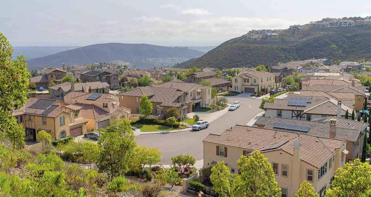 Panoramica su un complesso residenziale che ha deciso per l’autoproduzione e l’autoconsumo dell’energia